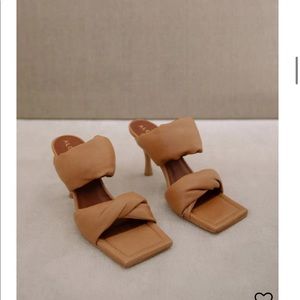 Alohas Twist Strap Camel Heeled Sandal